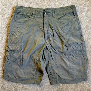 Royal Robbin’s Men's Olive Cargo Shorts 34